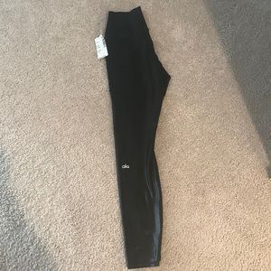 ALO Yoga shiny black leggings SZ S *NWOT*